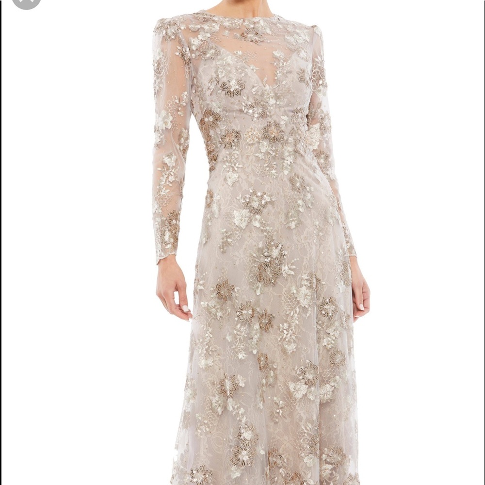 THIS IS SOLD. Poshmark won’t let me
Remove it!!!!!!!!